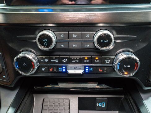 Used 2024 Ford F250 Lariat w/ Black Appearance Package image 26