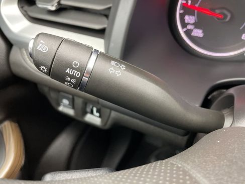 Certified 2023 GMC Acadia SLE w/ Driver Convenience Package image 28