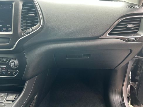 Used 2020 Jeep Cherokee Trailhawk AWD/4WD image 25