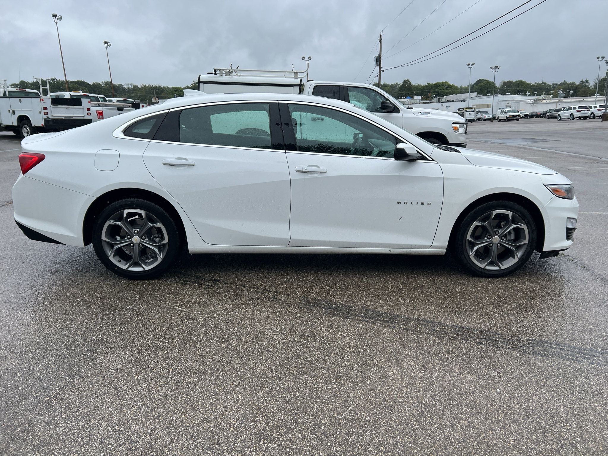 Used 2024 Chevrolet Malibu LT FWD image 2