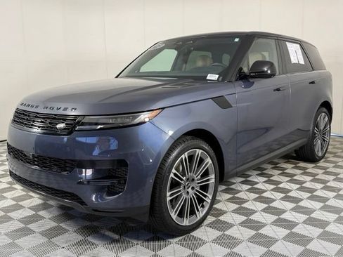 Used 2025 Land Rover Range Rover Sport SE AWD/4WD image 2