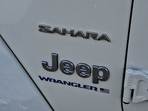 Used 2023 Jeep Wrangler Unlimited Sahara w/ Cold Weather Group AWD/4WD image 31