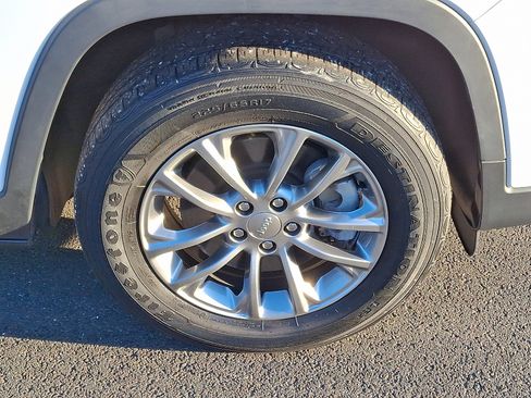 Used 2020 Jeep Cherokee Latitude Plus w/ Cold Weather Group image 8