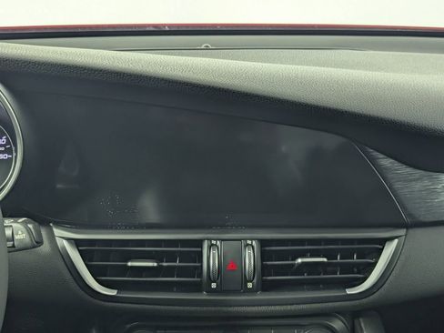 Used 2019 Alfa Romeo Giulia w/ Nero Edizione RWD image 18
