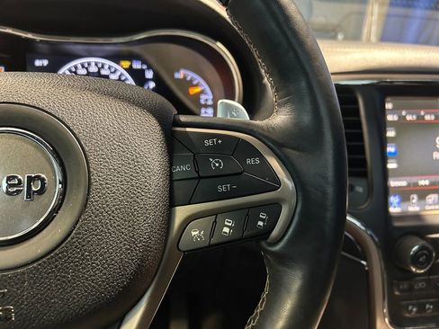 Used 2017 Jeep Grand Cherokee Overland w/ Jeep Active Safety Group image 18