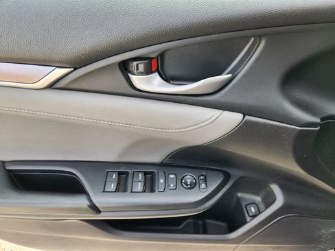 Used 2016 Honda Civic Touring image 18
