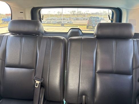 Used 2008 Chevrolet Suburban LT RWD image 16