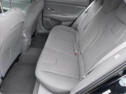Used 2024 Hyundai Elantra SE FWD image 11