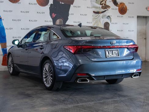 Used 2019 Toyota Avalon Limited image 24