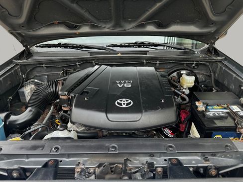 Used 2010 Toyota Tacoma AWD/4WD image 13