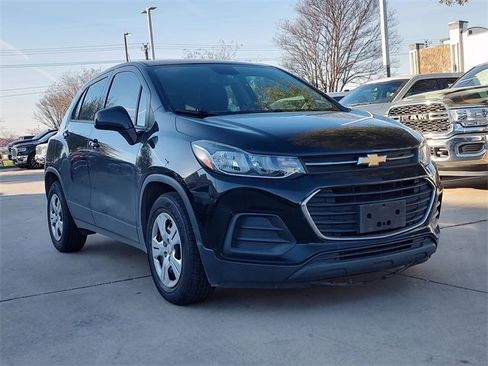 Used 2017 Chevrolet Trax LS image 1