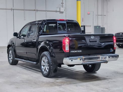 Used 2017 Nissan Frontier SL image 11