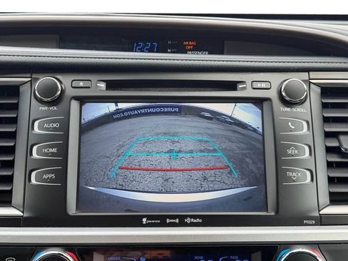 Used 2017 Toyota Highlander Plus w/ Carpet Mat Package image 9