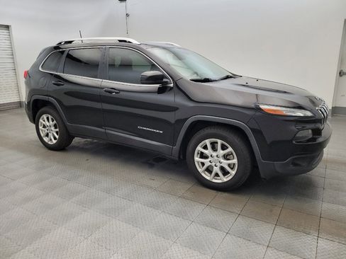 Used 2018 Jeep Cherokee Latitude Plus FWD image 11