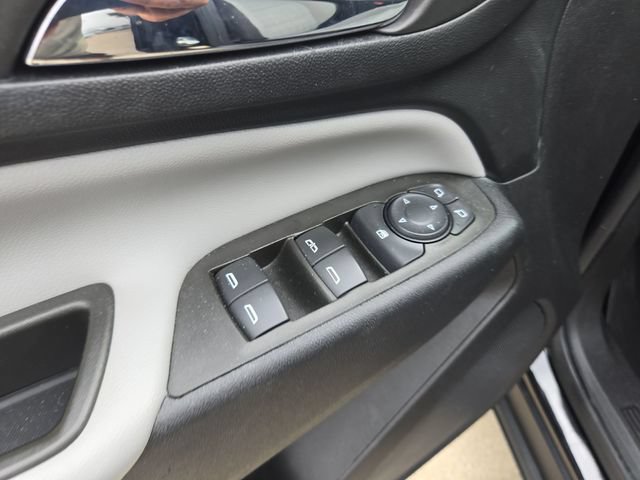 Used 2023 Chevrolet Equinox LS FWD image 22