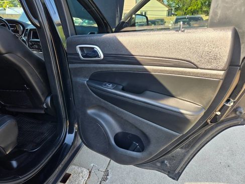 Used 2019 Jeep Grand Cherokee Laredo image 42