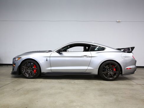 Used 2021 Ford Mustang Shelby GT500 w/ Carbon Fiber Track Pack RWD image 38