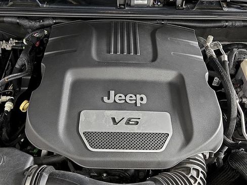 Used 2018 Jeep Wrangler Unlimited Sport S AWD/4WD image 29