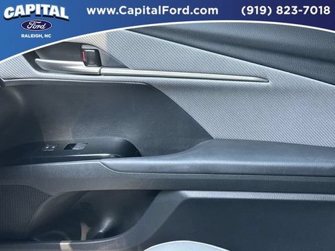 Used 2025 Toyota Camry SE FWD image 28