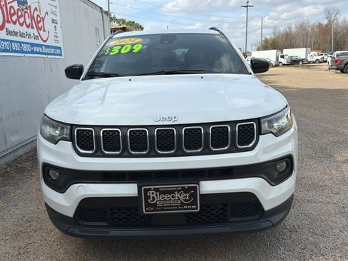 Used 2024 Jeep Compass Latitude image 5