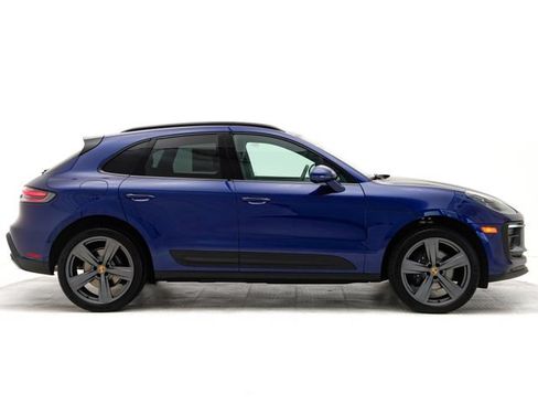 Certified 2025 Porsche Macan AWD/4WD image 31