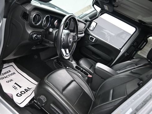 Used 2022 Jeep Wrangler Unlimited Sahara w/ LED Lighting Group AWD/4WD image 18