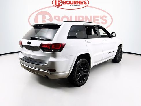 Used 2020 Jeep Grand Cherokee Altitude AWD/4WD image 11