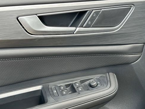 New 2025 Volkswagen Atlas Cross Sport SE image 16