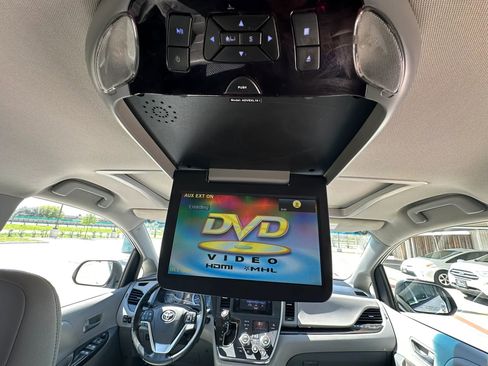 Used 2015 Toyota Sienna XLE image 22