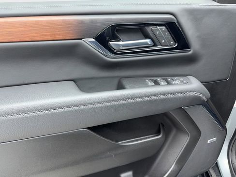 Used 2025 GMC Yukon Denali image 38