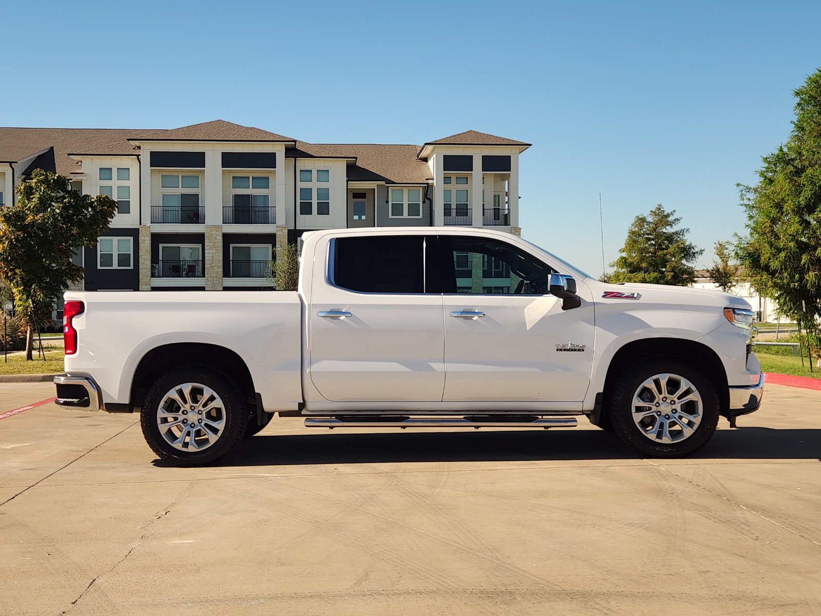 Certified 2023 Chevrolet Silverado 1500 LTZ AWD/4WD image 7