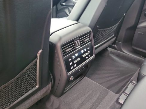 Used 2024 Porsche Cayenne S AWD/4WD image 17