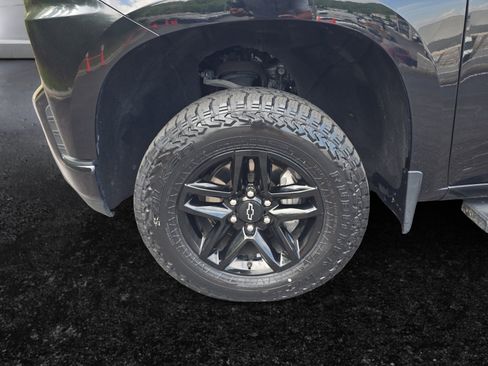 Used 2021 Chevrolet Silverado 1500 Custom Trail Boss w/ LPO, Dark Essentials Package AWD/4WD image 9