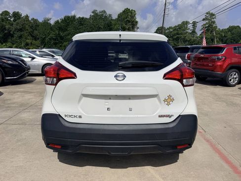 Used 2018 Nissan Kicks SV FWD image 6