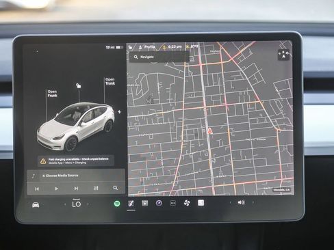 Used 2021 Tesla Model Y Long Range image 11