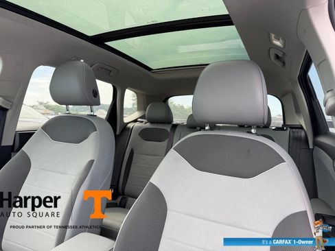 Used 2023 Volkswagen Taos SE w/ Panoramic Sunroof Package AWD/4WD image 12