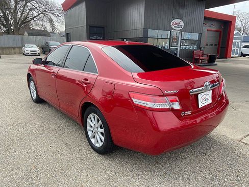Used 2011 Toyota Camry XLE w/ XLE Extra-Value Pkg #2 image 2
