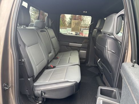 Used 2022 Ford F150 Lightning Lariat image 15