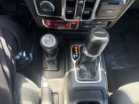 Used 2024 Jeep Gladiator Sport AWD/4WD image 21