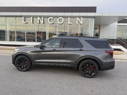 Used 2020 Ford Explorer ST w/ ST Street Pack image 9