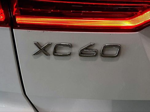 Used 2023 Volvo XC60 B6 Ultimate w/ Climate Package AWD/4WD image 10