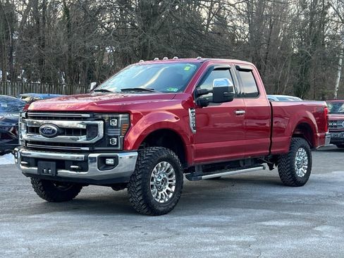 Used 2022 Ford F250 XLT w/ XLT Premium Package image 2