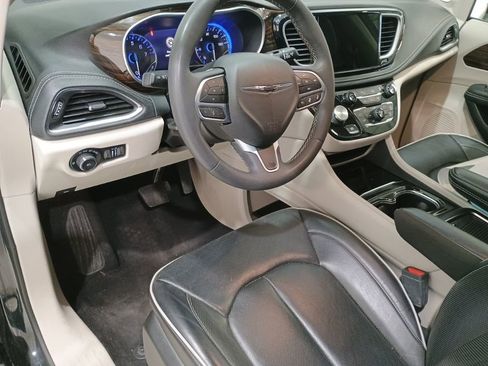 Used 2023 Chrysler Pacifica Limited FWD image 10
