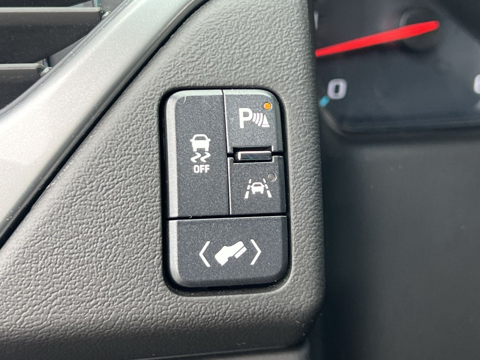 Used 2019 Chevrolet Tahoe LS w/ Enhanced Driver Alert Package AWD/4WD image 33