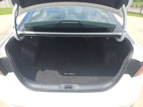 Used 2025 Nissan Altima 2.5 SV FWD image 17