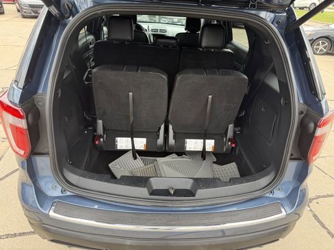 Used 2018 Ford Explorer XLT w/ Equipment Group 202A image 9
