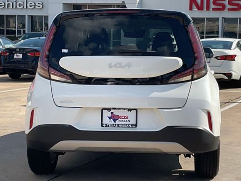 Used 2025 Kia Soul LX w/ LX Technology Package FWD image 5