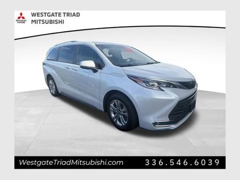 Used 2022 Toyota Sienna Platinum image 1