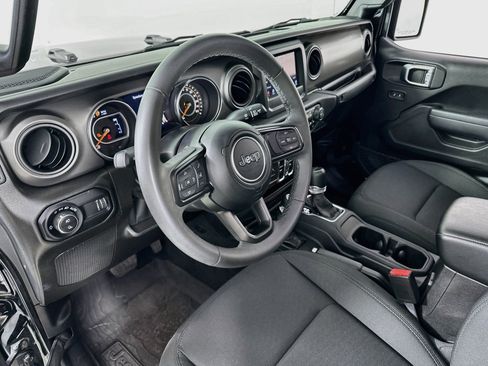 Used 2023 Jeep Gladiator Sport AWD/4WD image 9