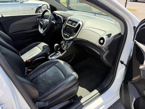 Used 2019 Chevrolet Sonic Premier FWD image 13